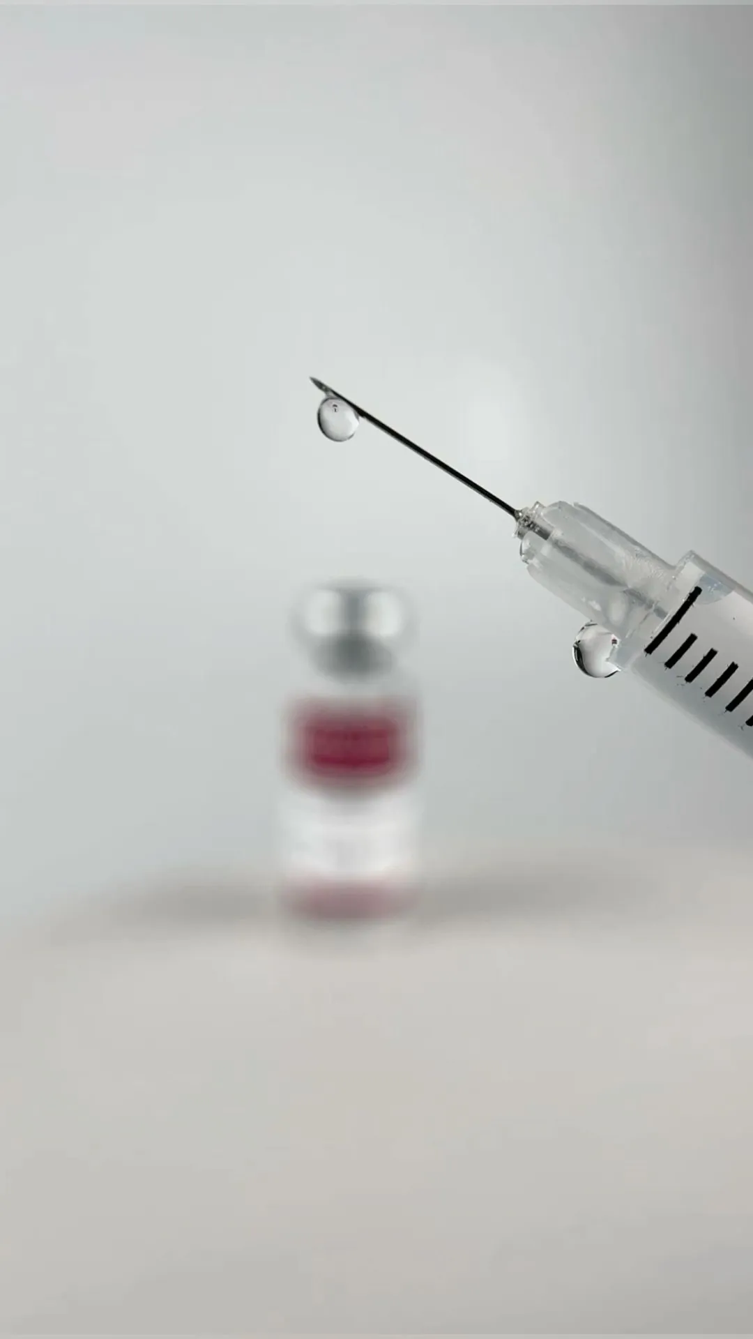 Reel frame: syringe with a drop