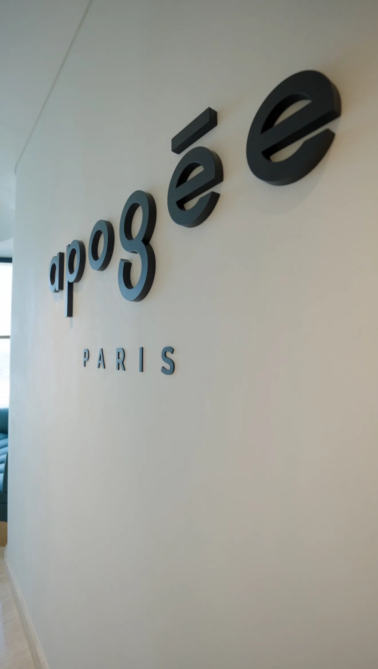 Reel frame: Apogee Paris sign